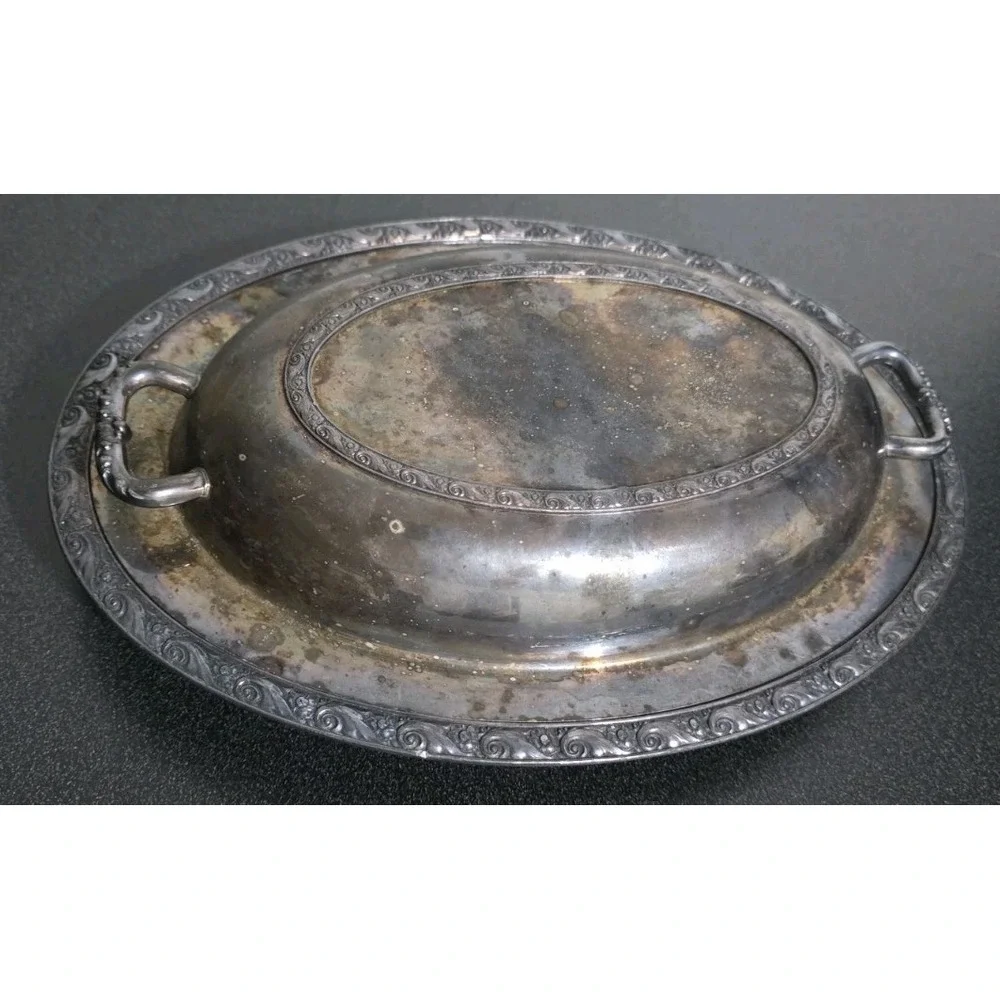 Vintage Queen Bess Tudor Plate Covered Tray‎ Dish Oneida Community Silverplate